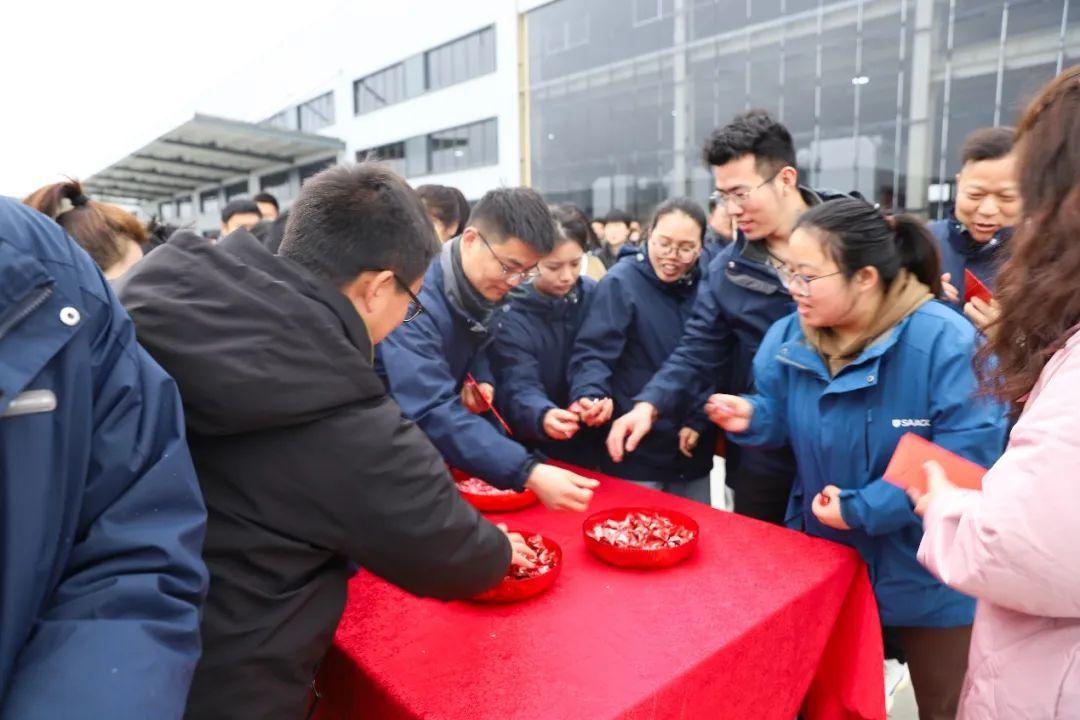 嵊州市副市長郭偉鋒先生為板川送上新春祝福！板川智慧廚房數字化工業園喜迎2024年開門紅！