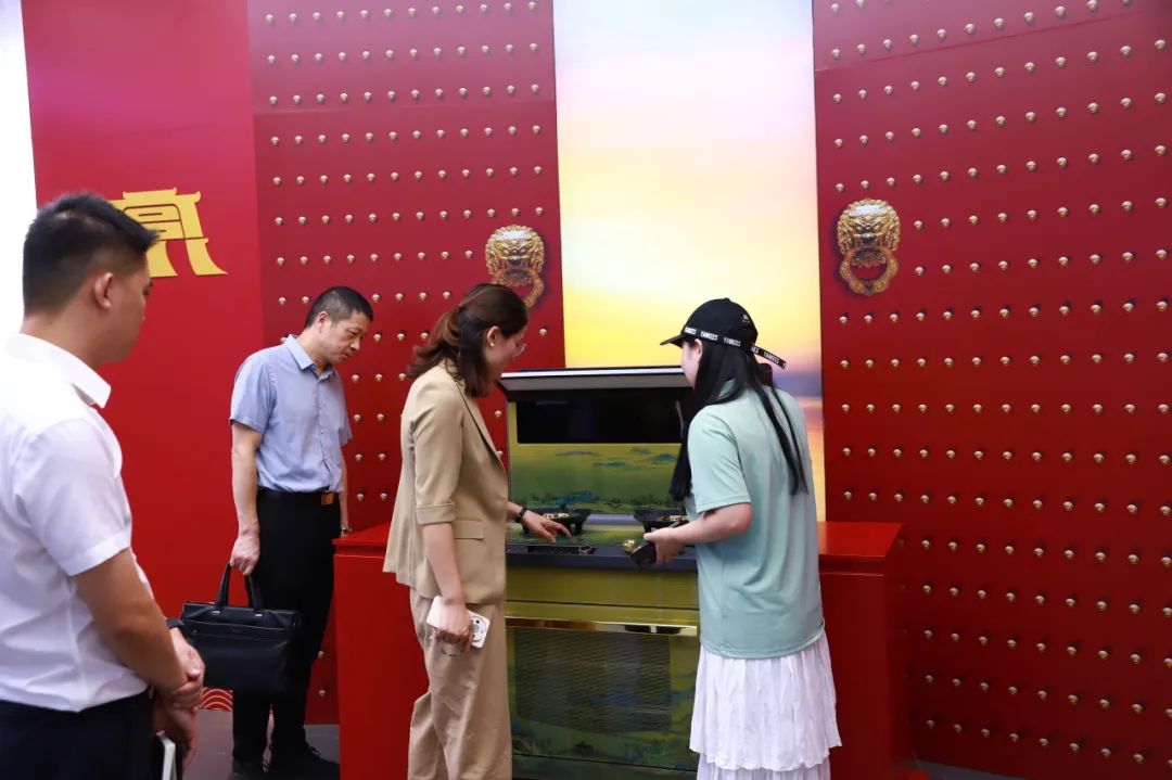 嵊州市委副書記余丹一行蒞臨板川電器： 共鑒發(fā)展歷程，共繪未來藍(lán)圖