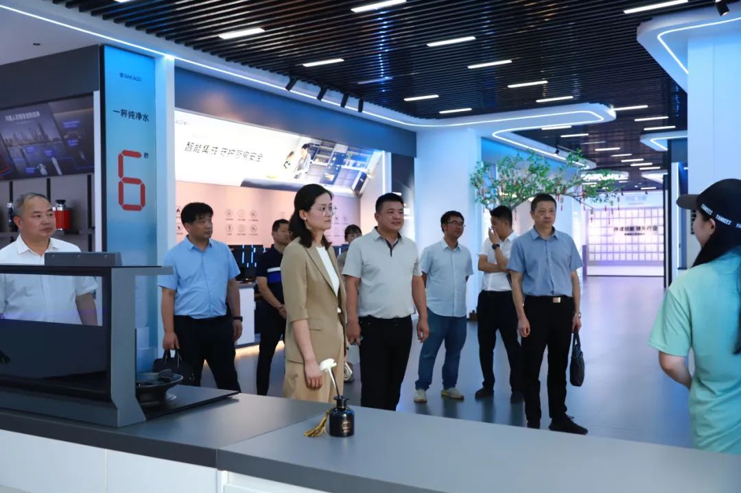 嵊州市委副書記余丹一行蒞臨板川電器： 共鑒發(fā)展歷程，共繪未來藍(lán)圖
